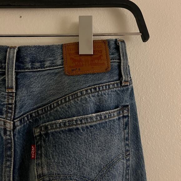 Levis White Oak Cone Denim 501 Short Distressed Denim Button Fly Jeans Size 26 - Picture 6 of 9